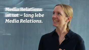 Die Autorin vor dem Wortspiel Media Relations ist tot - lang lebe Media Relations